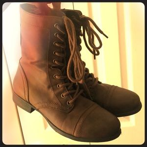 Classic Zip-up Brown Boots